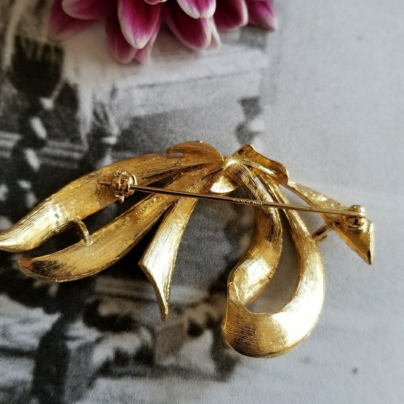 Relisted- -napier bow brooch gold tone metal pin jewelry - Picture 6 of 8